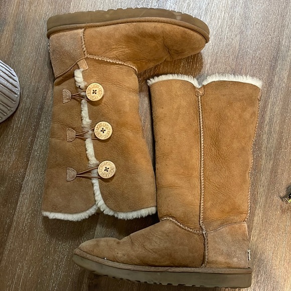 Ugg Bailey Triple button boot very comfy size 8 - Picture 9 of 9
